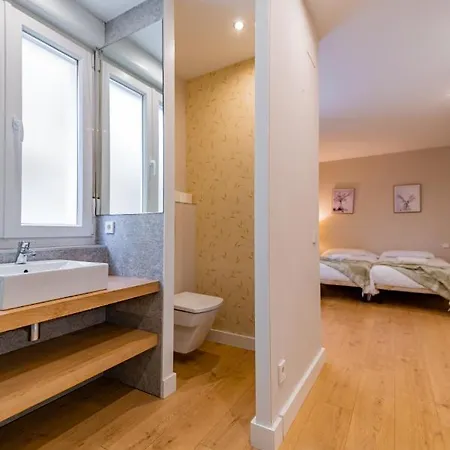 Junto Al Ayuntamiento De Apartmán