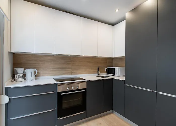 Junto Al Ayuntamiento De *