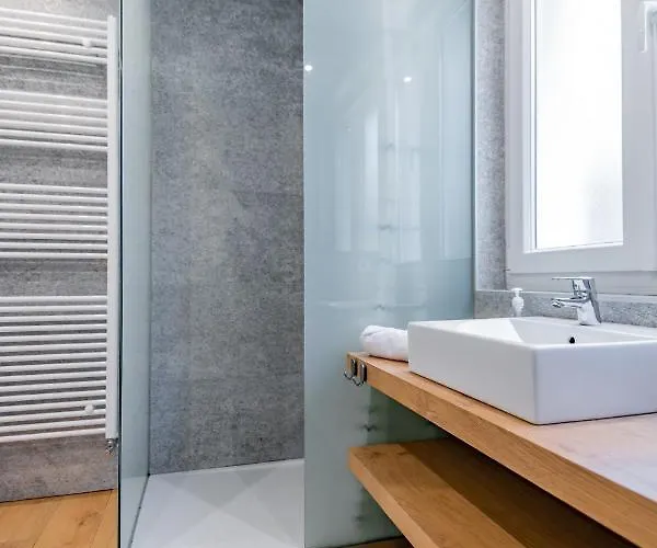 Junto Al Ayuntamiento De *