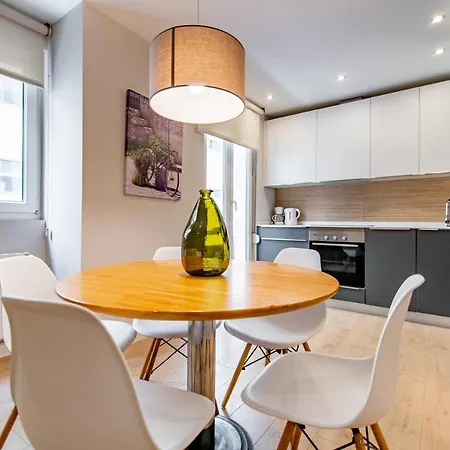 Junto Al Ayuntamiento De Apartamento *