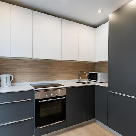 Junto Al Ayuntamiento De *